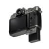 Fujifilm X-T30 III Gehäuse in anthrazit mit Griff und Display.